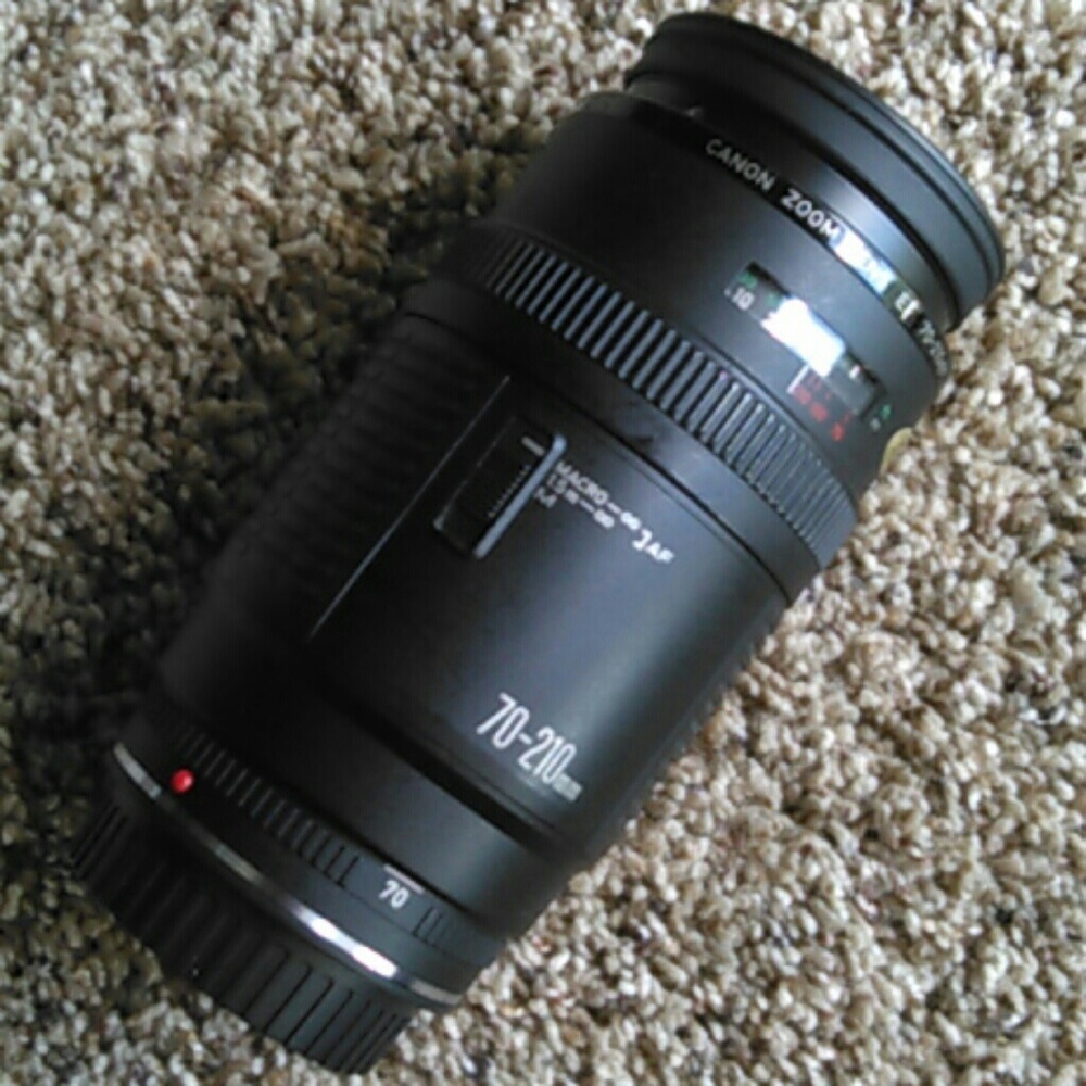 Canon 70-210mm zoom lens